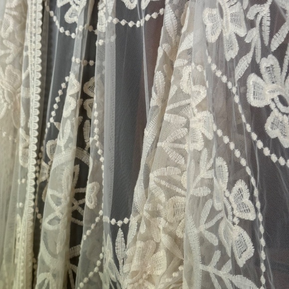 Origami Lace cream Duster - Picture 8 of 10